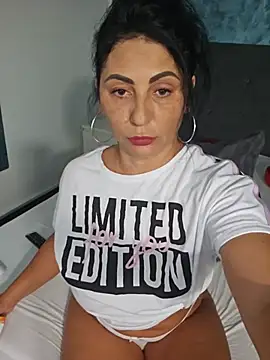 Snapshot of charrlote_love chatting on August 6, 1:46 pm charrlote love online show from August 6, 1:46 pm