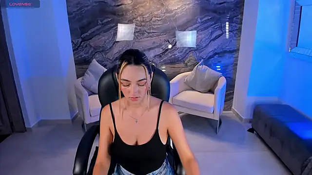 Snapshot of MelissaMoore_ chatting on January 12, 3:07 am MelissaMoore online show from January 12, 3:07 am