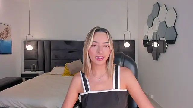MelissaMoore  online show from July 24, 10:13 am