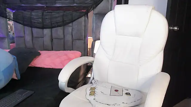 Christaly  online show from October 24, 10:06 pm