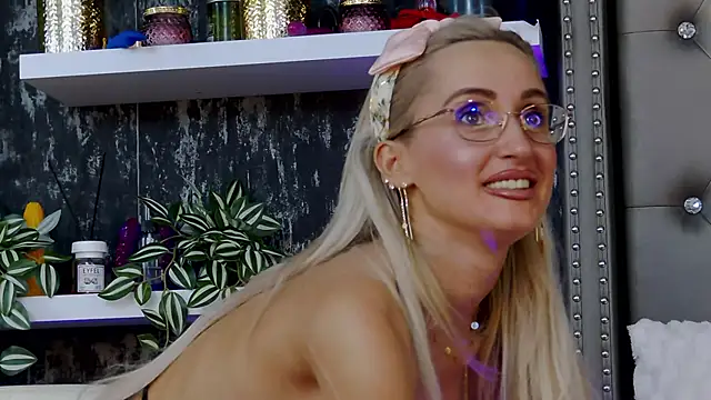 Snapshot of IsabelleEthan chatting on March 20, 7:03 am IsabelleEthan online show from March 20, 7:03 am