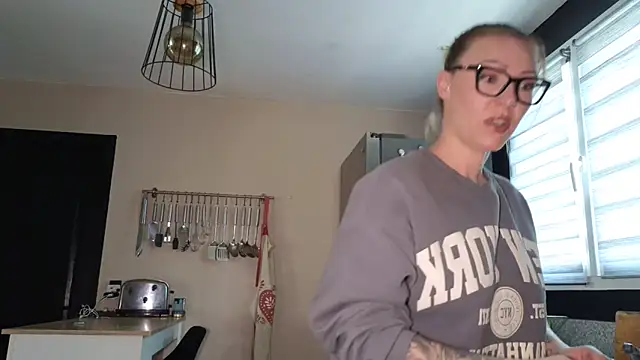 Sacha-xx online show from February 17, 8:22 am