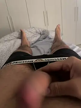 Snapshot of luca0400 chatting on March 5, 10:00 am luca0400 online show from March 5, 10:00 am