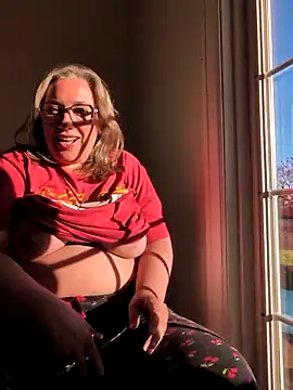 Canadian BBW online show from April 25, 2:14 pm