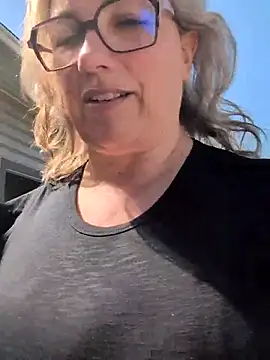 Canadian BBW online show from April 30, 9:30 pm
