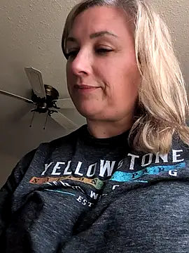Canadian BBW online show from May 21, 9:44 pm