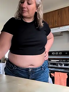 Canadian BBW online show from June 3, 9:42 pm