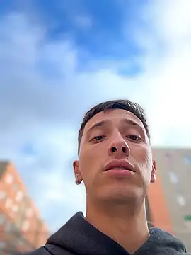 Thiago jones online show from January 7, 9:28 pm