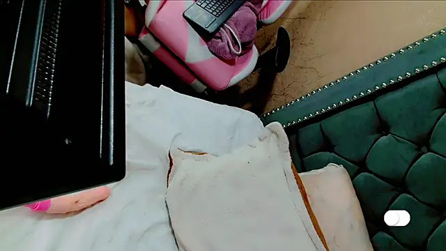 Imannejulienne online show from December 24, 12:22 pm