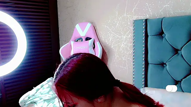 Imannejulienne online show from January 14, 12:11 am