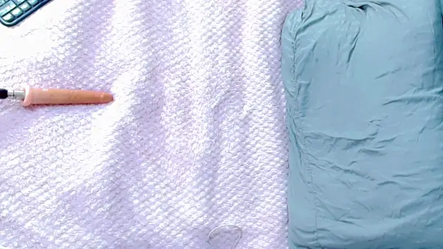 Imannejulienne online show from January 7, 3:42 am