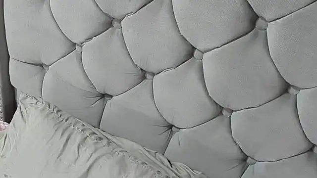 Imannejulienne online show from March 12, 11:44 pm