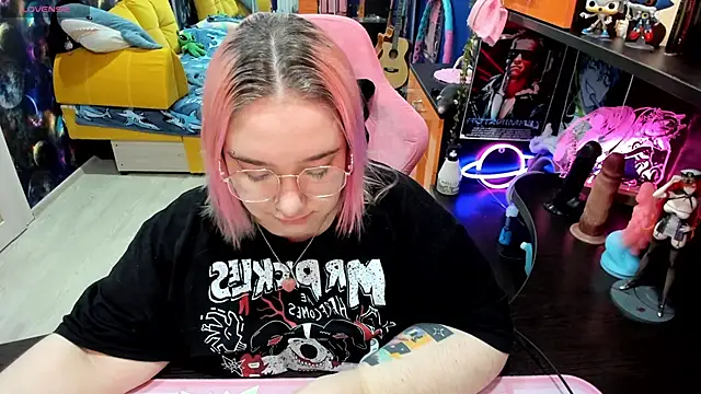 Softie Sofy online show from October 19, 2:01 am