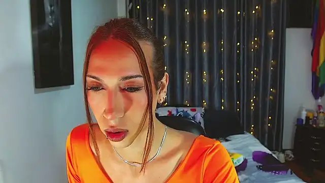 Snapshot of Kenisha_Sweet chatting on April 9, 11:32 pm Kenisha Sweet online show from April 9, 11:32 pm