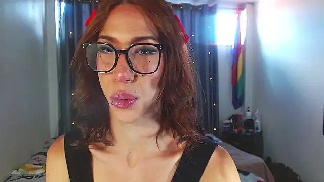 Snapshot of Kenisha_Sweet chatting on May 1, 8:13 pm Kenisha Sweet online show from May 1, 8:13 pm