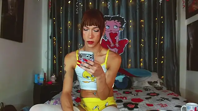 Snapshot of Kenisha_Sweet chatting on July 19, 12:25 am Kenisha Sweet online show from July 19, 12:25 am