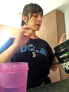 Snapshot of TassiTyne chatting on November 24, 10:15 am TassiTyne online show from November 24, 10:15 am