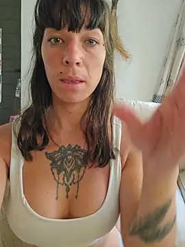 Snapshot of TassiTyne chatting on December 22, 10:12 am TassiTyne online show from December 22, 10:12 am