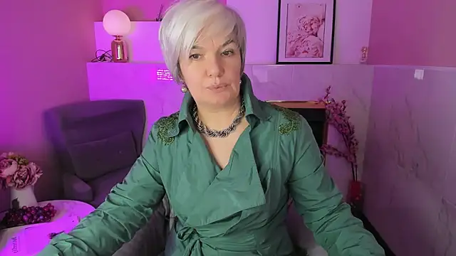 Snapshot of CarmenSoft chatting on March 30, 8:48 am CarmenSoft online show from March 30, 8:48 am