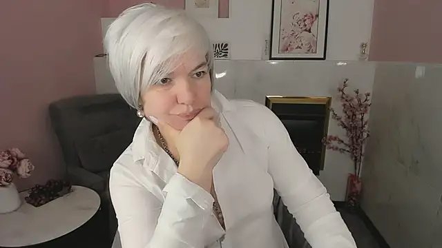 Snapshot of CarmenSoft chatting on April 20, 9:01 am CarmenSoft online show from April 20, 9:01 am