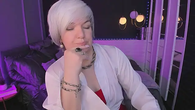 Snapshot of CarmenSoft chatting on May 6, 9:14 am CarmenSoft online show from May 6, 9:14 am