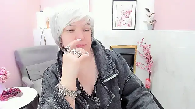 Snapshot of CarmenSoft chatting on May 10, 9:36 am CarmenSoft online show from May 10, 9:36 am