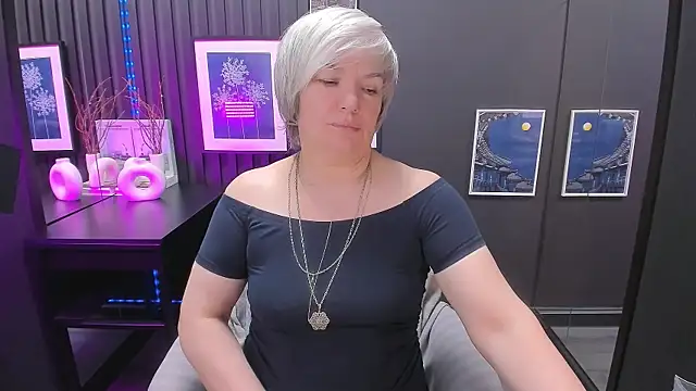 Snapshot of CarmenSoft chatting on May 12, 8:55 am CarmenSoft online show from May 12, 8:55 am