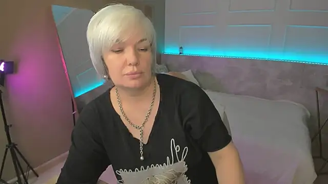 Snapshot of CarmenSoft chatting on June 2, 8:55 pm CarmenSoft online show from June 2, 8:55 pm