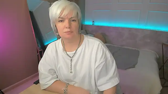 Snapshot of CarmenSoft chatting on June 3, 9:01 am CarmenSoft online show from June 3, 9:01 am