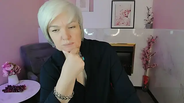 Snapshot of CarmenSoft chatting on June 8, 1:28 am CarmenSoft online show from June 8, 1:28 am