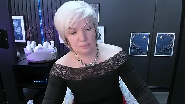 Snapshot of CarmenSoft chatting on June 20, 8:50 am CarmenSoft online show from June 20, 8:50 am