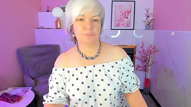Snapshot of CarmenSoft chatting on June 22, 8:50 pm CarmenSoft online show from June 22, 8:50 pm