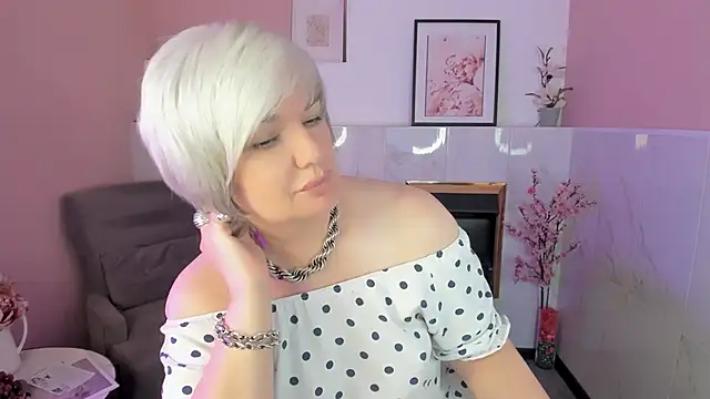 Snapshot of CarmenSoft chatting on June 23, 8:56 am CarmenSoft online show from June 23, 8:56 am