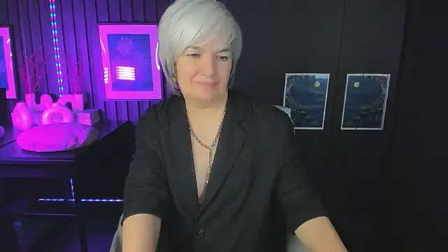 Snapshot of CarmenSoft chatting on June 29, 10:15 am CarmenSoft online show from June 29, 10:15 am
