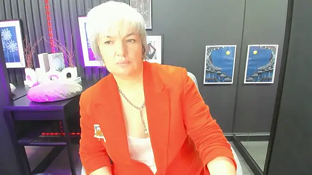 Snapshot of CarmenSoft chatting on August 1, 8:30 pm CarmenSoft online show from August 1, 8:30 pm