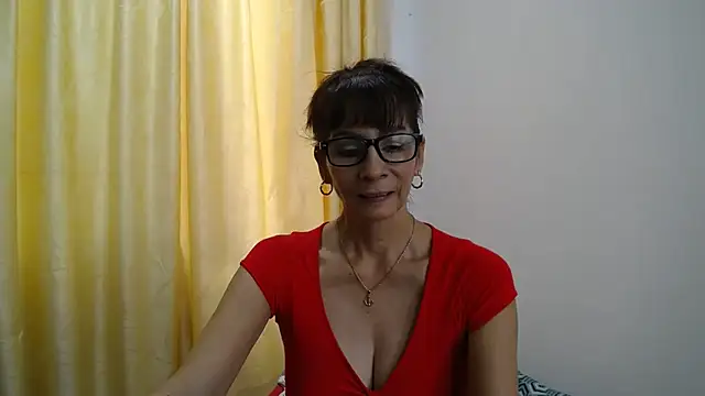Snapshot of mommysexy16 chatting on October 27, 4:44 pm mommysexy16 online show from October 27, 4:44 pm