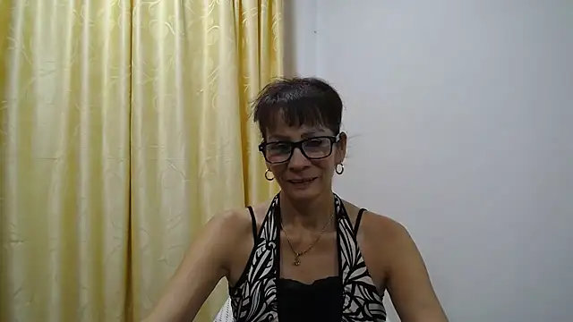 Snapshot of mommysexy16 chatting on October 30, 3:08 am mommysexy16 online show from October 30, 3:08 am