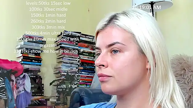 Snapshot of queenofthenighttt chatting on November 19, 9:20 am queenofthenighttt online show from November 19, 9:20 am