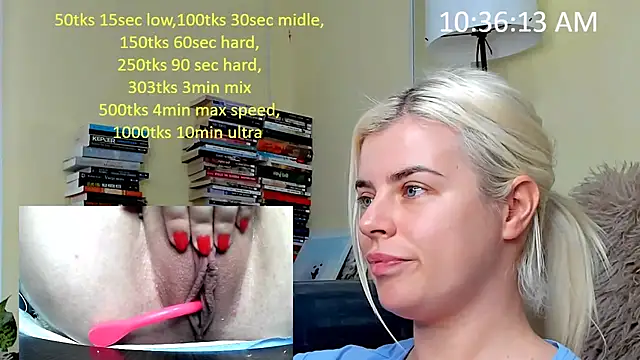 Snapshot of queenofthenighttt chatting on December 15, 9:35 am queenofthenighttt online show from December 15, 9:35 am