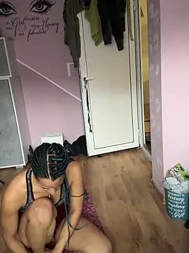 Snapshot of AaliyahHarris chatting on December 2, 11:45 am AaliyahHarris online show from December 2, 11:45 am