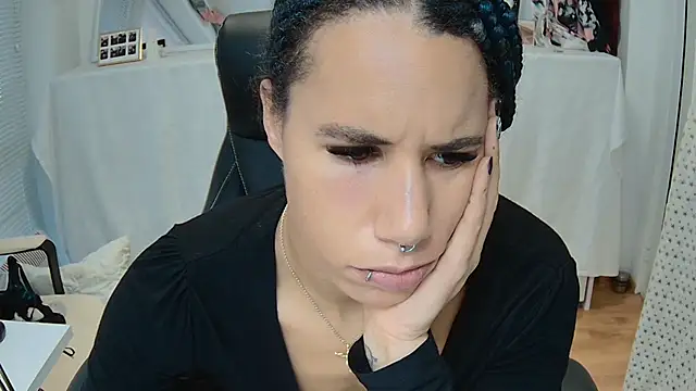 Snapshot of AaliyahHarris chatting on December 21, 1:42 pm AaliyahHarris online show from December 21, 1:42 pm