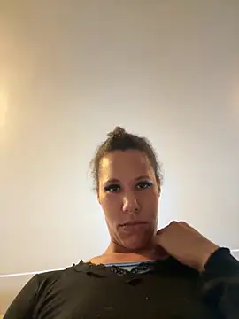 Snapshot of AaliyahHarris chatting on September 30, 5:51 pm AaliyahHarris online show from September 30, 5:51 pm