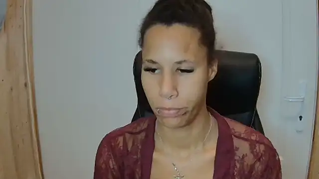 Snapshot of AaliyahHarris chatting on October 11, 8:29 pm AaliyahHarris online show from October 11, 8:29 pm