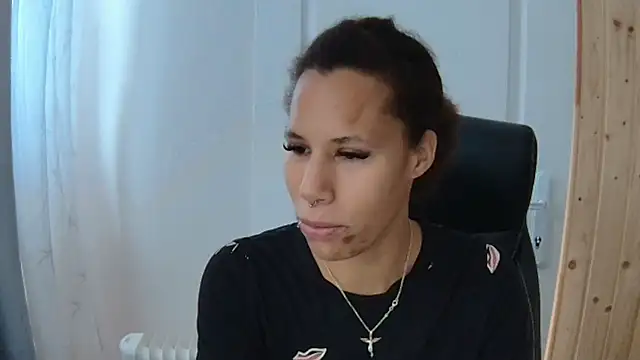 Snapshot of AaliyahHarris chatting on October 26, 1:17 pm AaliyahHarris online show from October 26, 1:17 pm