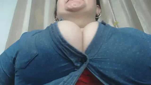 Snapshot of valeyperver chatting on March 16, 3:25 am valeyperver online show from March 16, 3:25 am