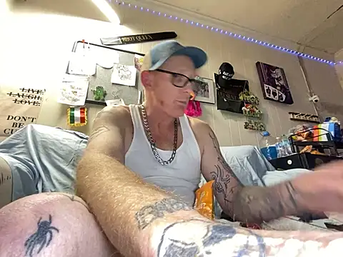 Snapshot of CLoSpunkmeyer69 chatting on February 17, 7:49 am CLoSpunkmeyer69 online show from February 17, 7:49 am