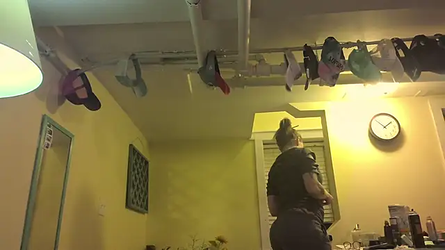 MaddisonX online show from December 1, 6:51 am