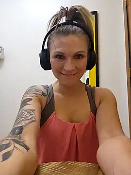 Snapshot of MaddisonX chatting on March 19, 6:50 am MaddisonX online show from March 19, 6:50 am