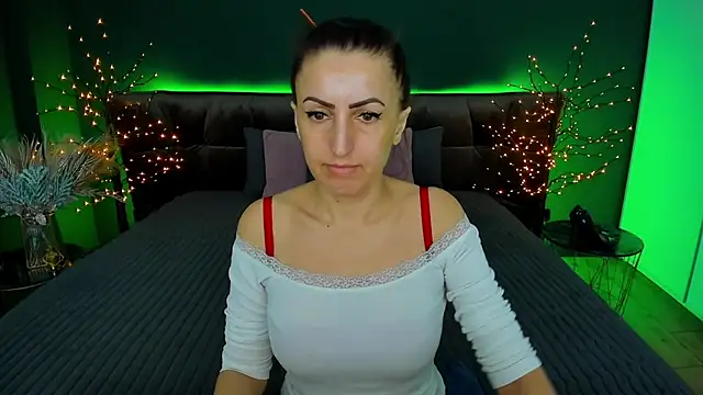 Rebecca Diamond online show from January 26, 6:28 am