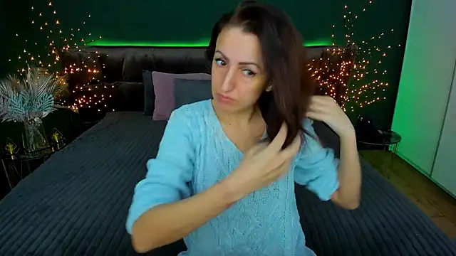 Rebecca Diamond online show from February 2, 6:37 am